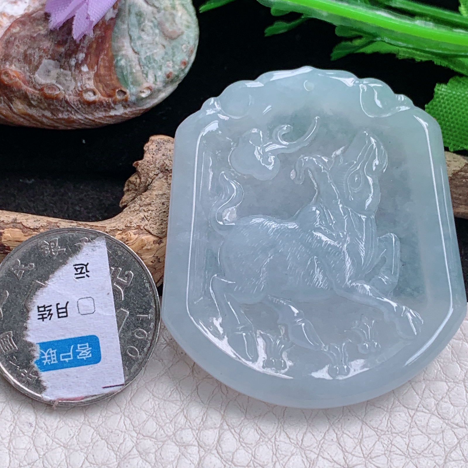 ktj实拍48.5*43*5缅甸翡翠a货精雕冰纯扭转乾坤 生肖牛玉吊坠 玉挂件