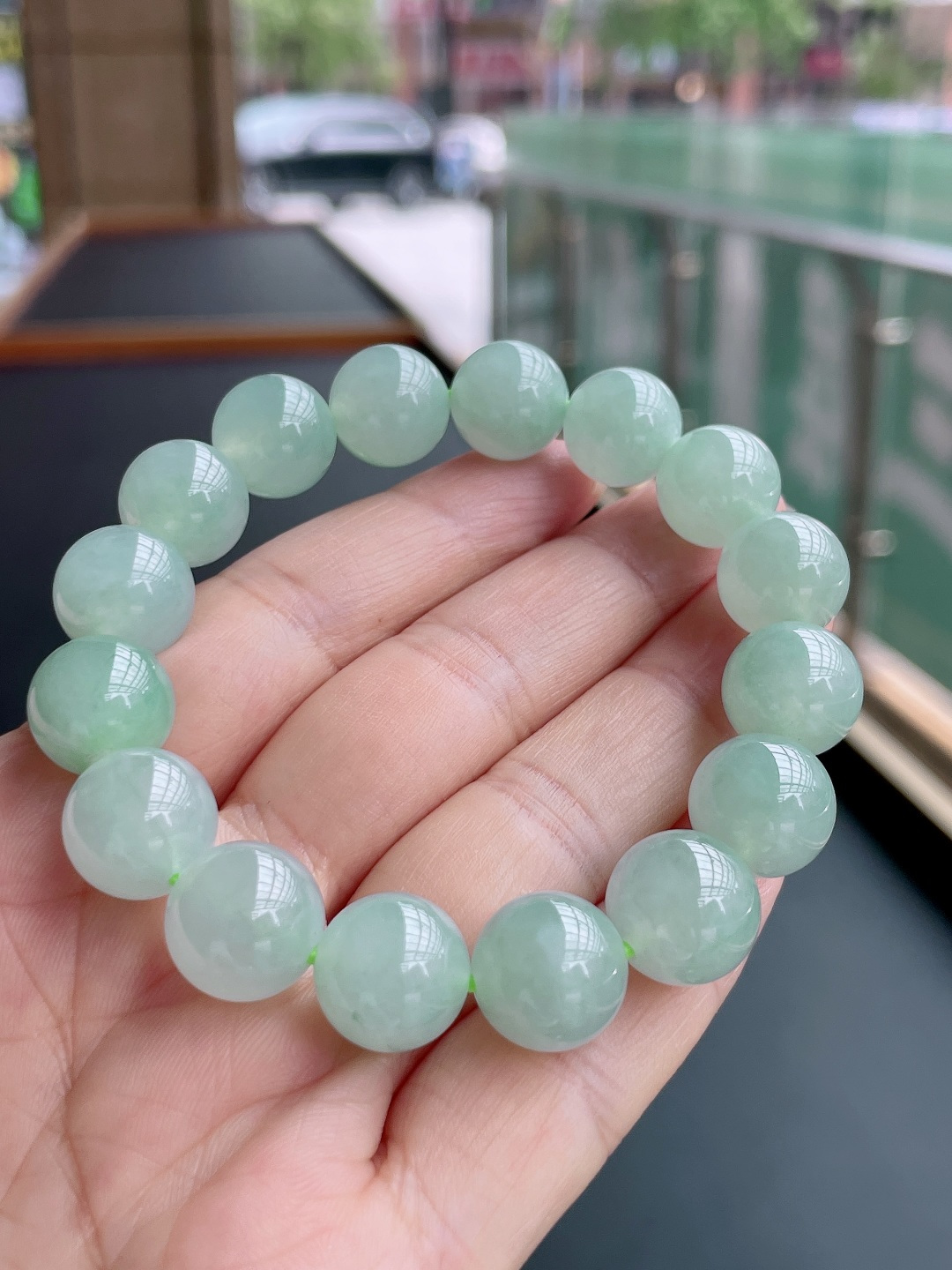 冰绿手串 冰润通透，珠圆玉润 尺寸：12.2