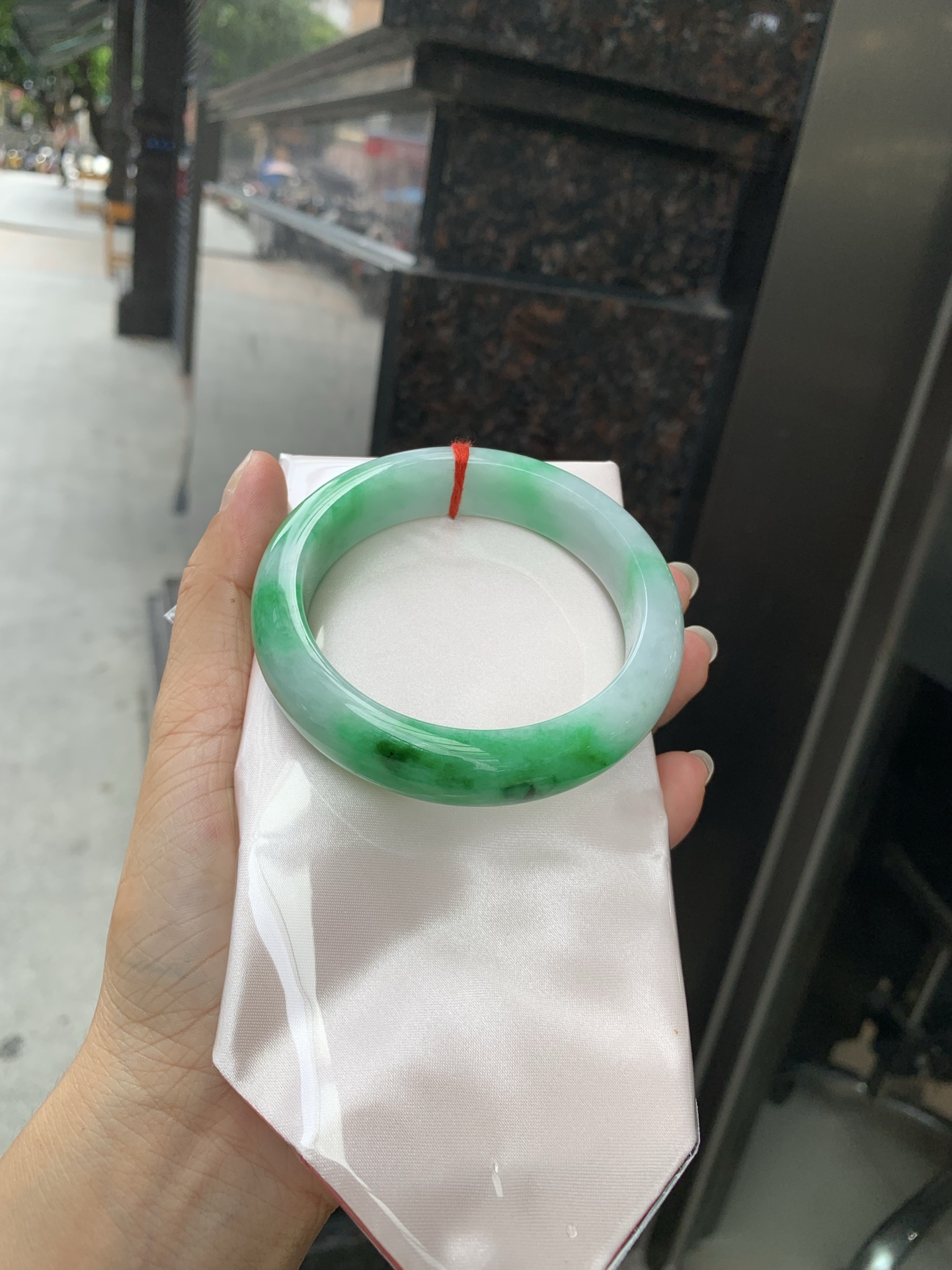 白底青正圈 59-8.6-14.3 0717-4A166 打灯棉线，不明显，经典永不过时的白底青，白底细润干净，色阳种细，上手显白提气色，性比之选。