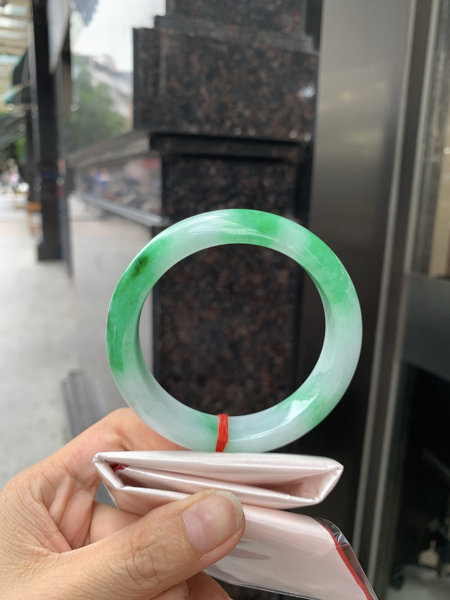 白底青正圈 59-8.6-14.3 0717-4A166 打灯棉线，不明显，经典永不过时的白底青，白底细润干净，色阳种细，上手显白提气色，性比之选。