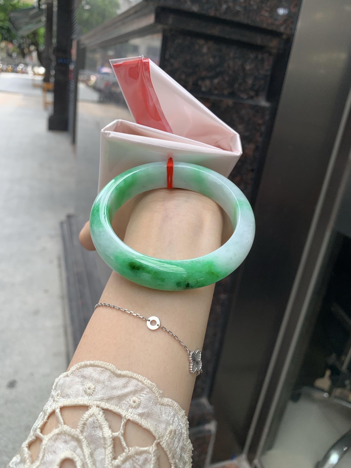 白底青正圈 59-8.6-14.3 0717-4A166 打灯棉线，不明显，经典永不过时的白底青，白底细润干净，色阳种细，上手显白提气色，性比之选。