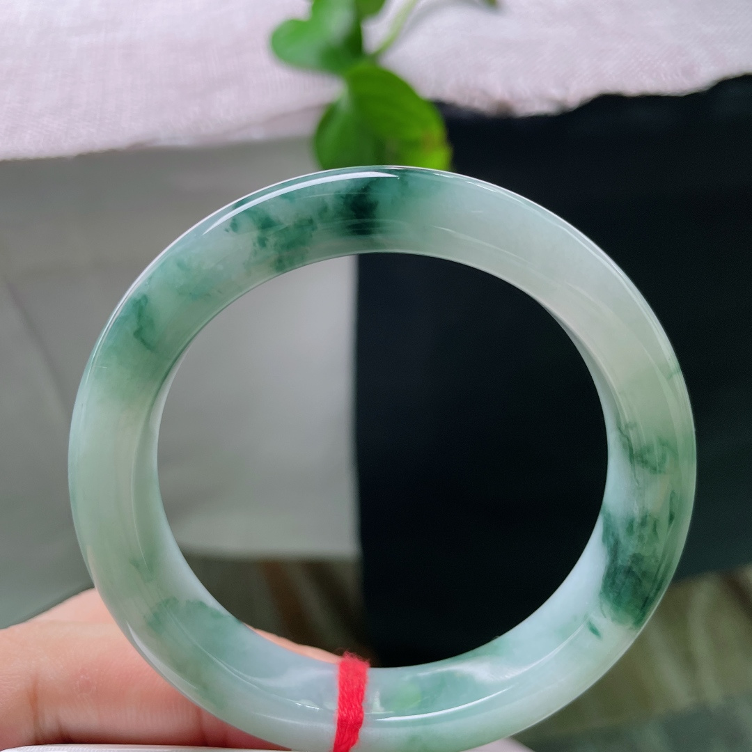 飘蓝花正圈，冰透胶润，花型如云雾流水般自然舒展，自带写意山水般的清冷国风气质，上手灵动大气，意境十足