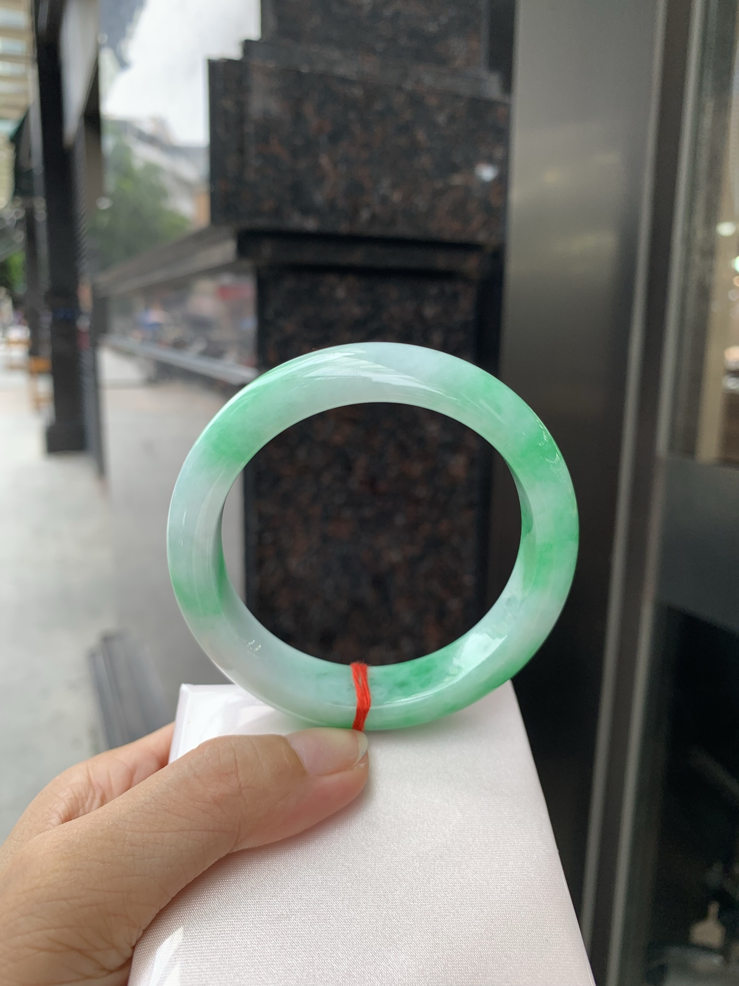 白底青正圈 59-8.6-14.3 0717-4A166 打灯棉线，不明显，经典永不过时的白底青，白底细润干净，色阳种细，上手显白提气色，性比之选。