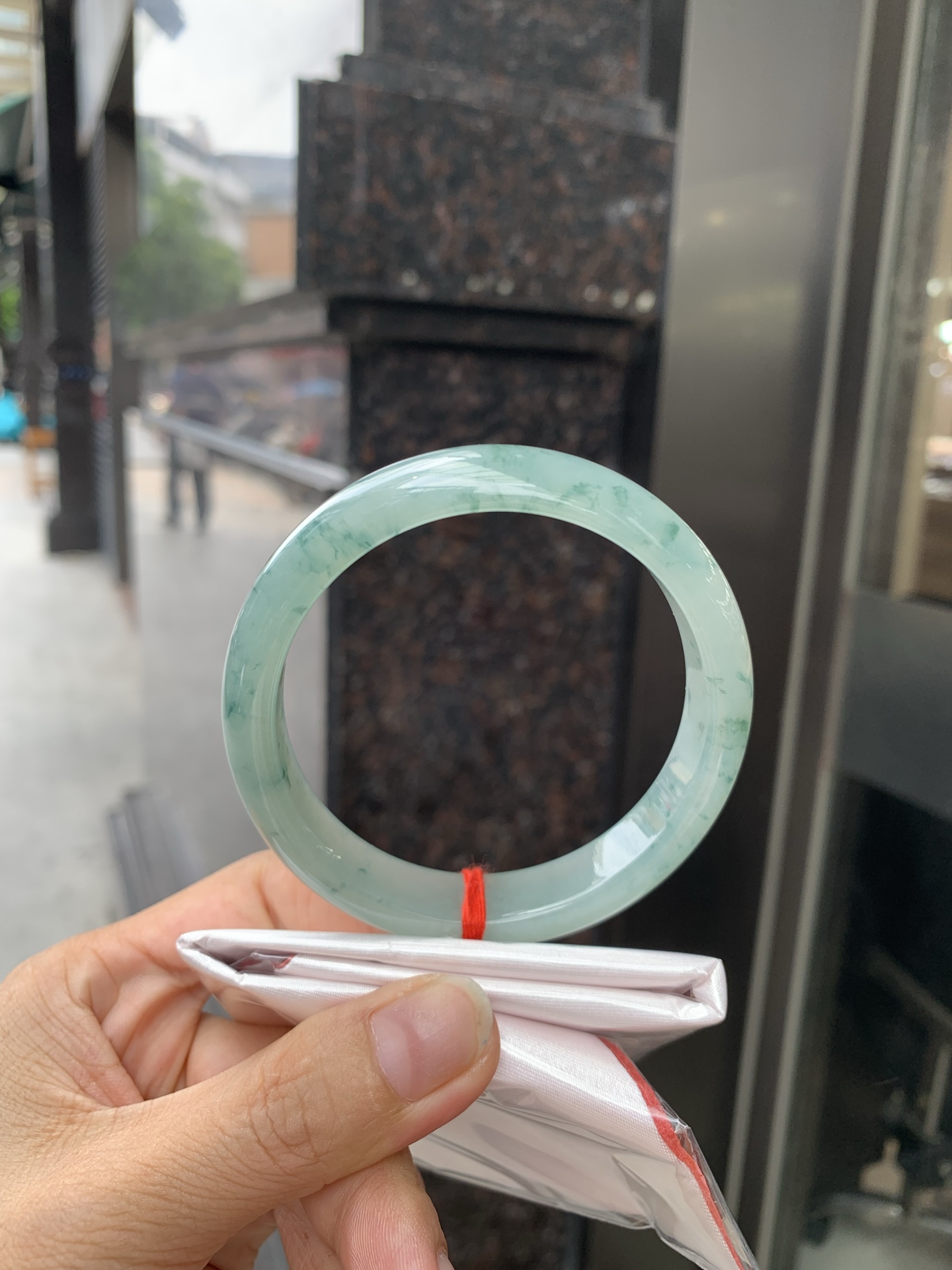 冰飘花正圈 59.8-7.3-12.7 0717-4A166 无裂，底妆胶润，冰底中开出了朵朵蓝花，
