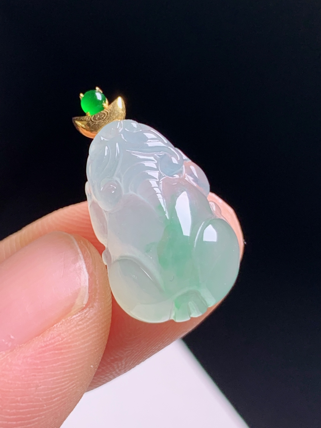 冰飘绿貔貅吊坠，胶感冰透翠色点缀，瑞兽雕件聚财纳福 裸石17.9-11.6-7.3 整体21.8 530714