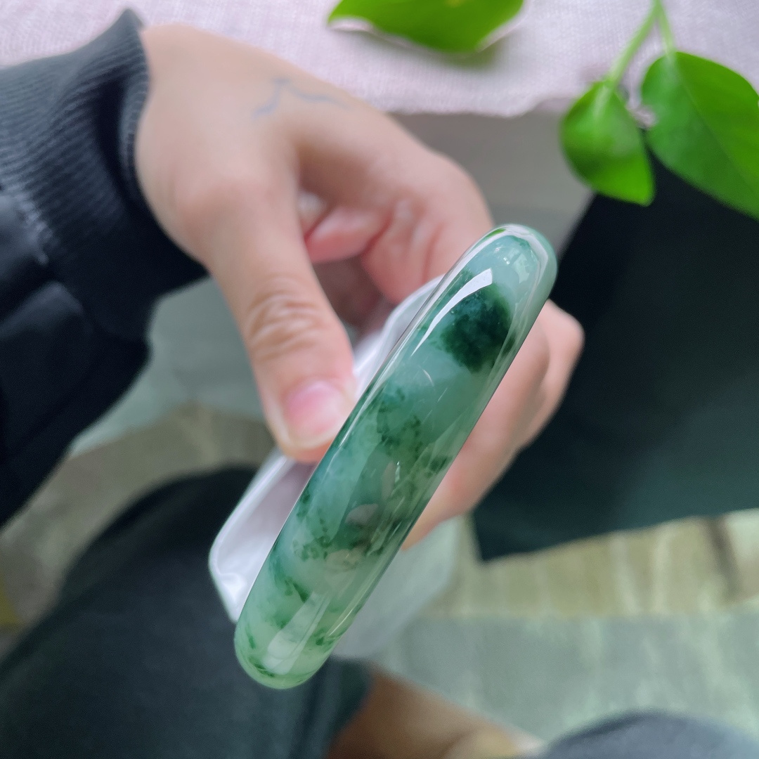 58.3/12.8/9.3飘花正圈，一镯伴一生，不必惊艳时光，却可温柔岁月。无裂，ss54513a