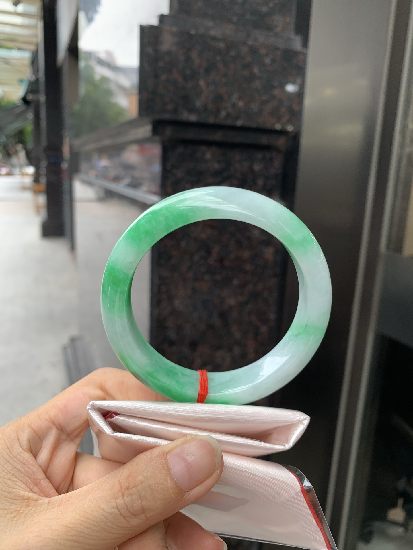 白底青正圈 59-8.6-14.3 0717-4A166 打灯棉线，不明显，经典永不过时的白底青，白底细润干净，色阳种细，上手显白提气色，性比之选。
