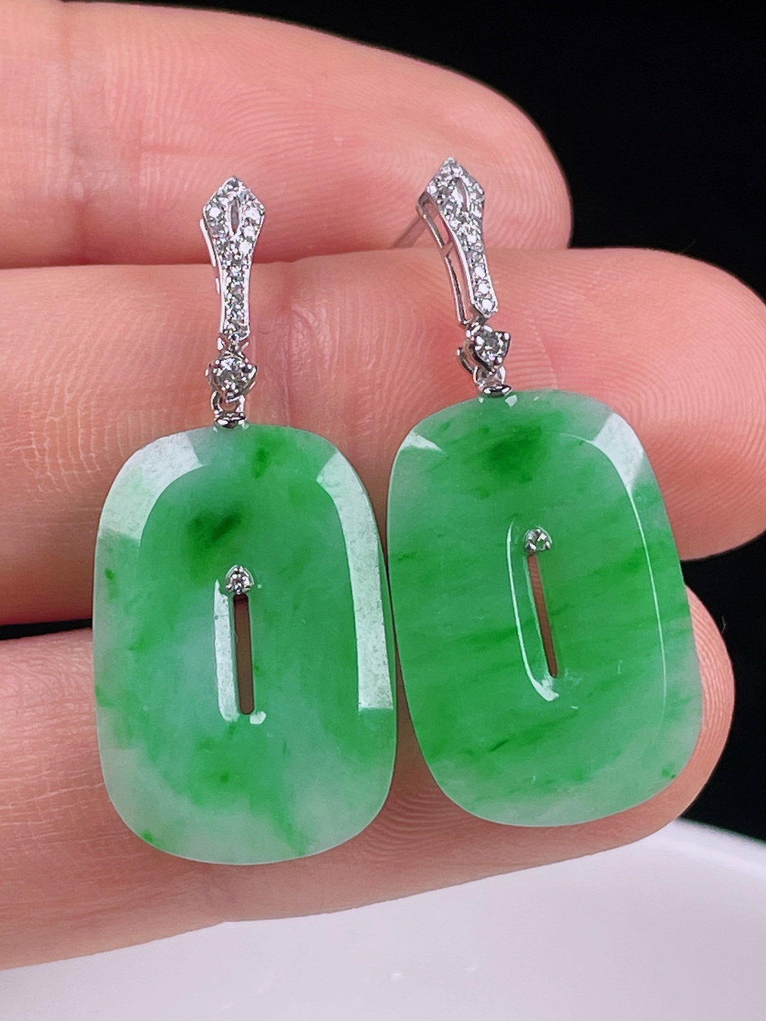 ️阳绿耳坠，老种起光，细底通透，尺寸：裸石20/13.8/3mm0716