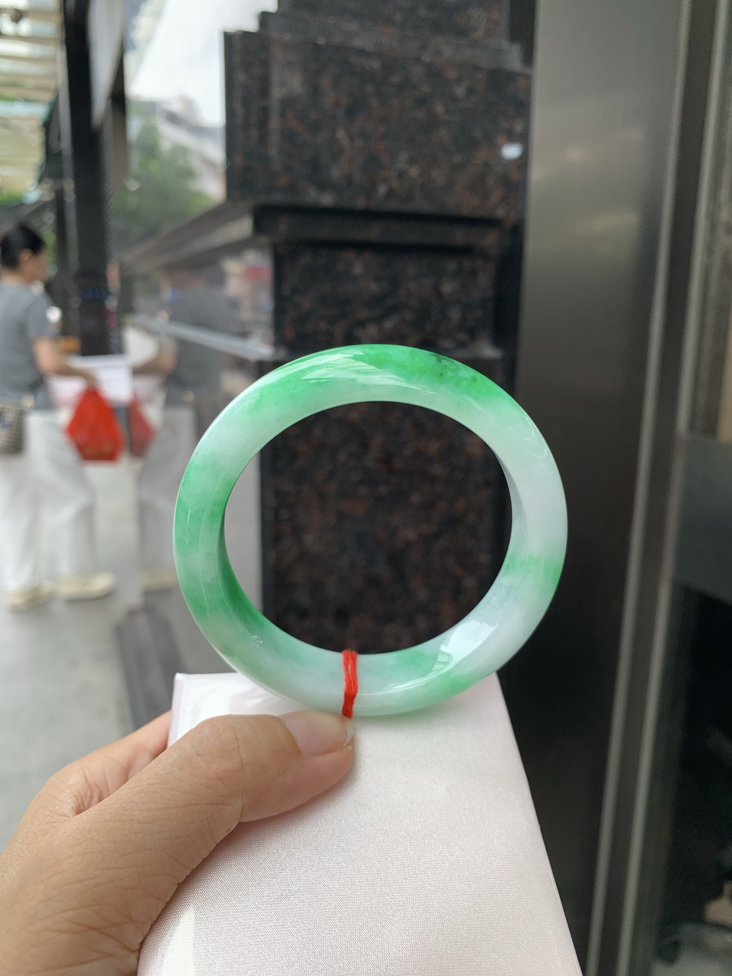 白底青正圈 59-8.6-14.3 0717-4A166 打灯棉线，不明显，经典永不过时的白底青，白底细润干净，色阳种细，上手显白提气色，性比之选。