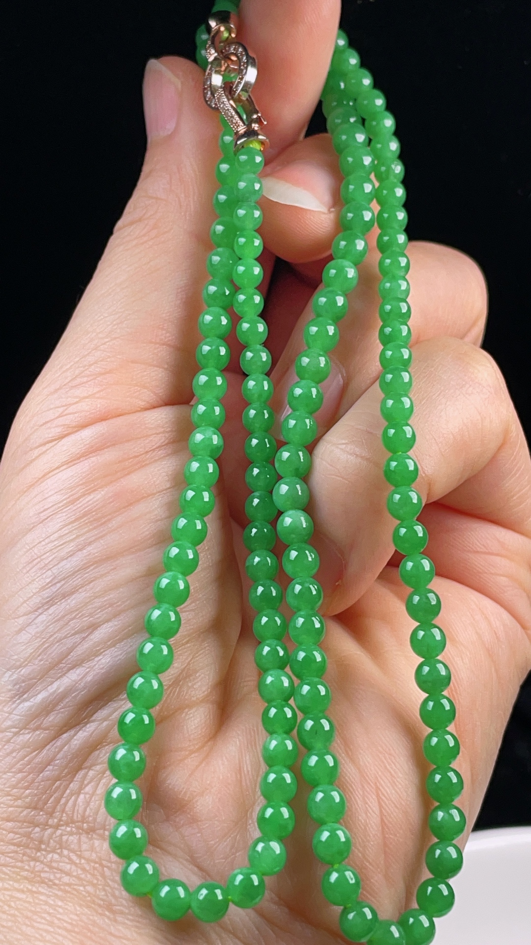 ️辣绿珠链，老种起光，细底通透，尺寸：4.5mm0716
