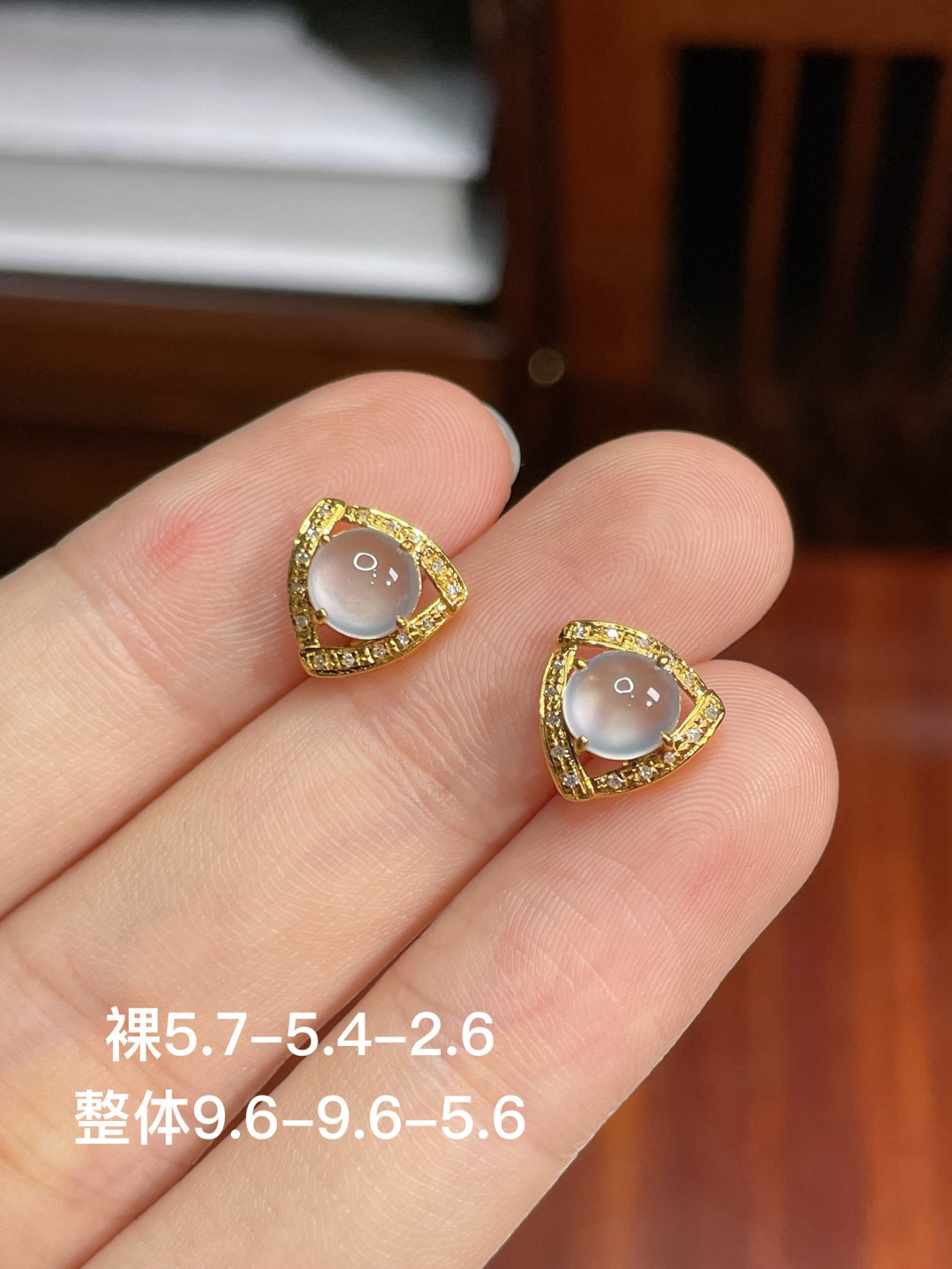冰种蛋面耳钉 无裂，18k金镶嵌，5.7-5.4-2.6