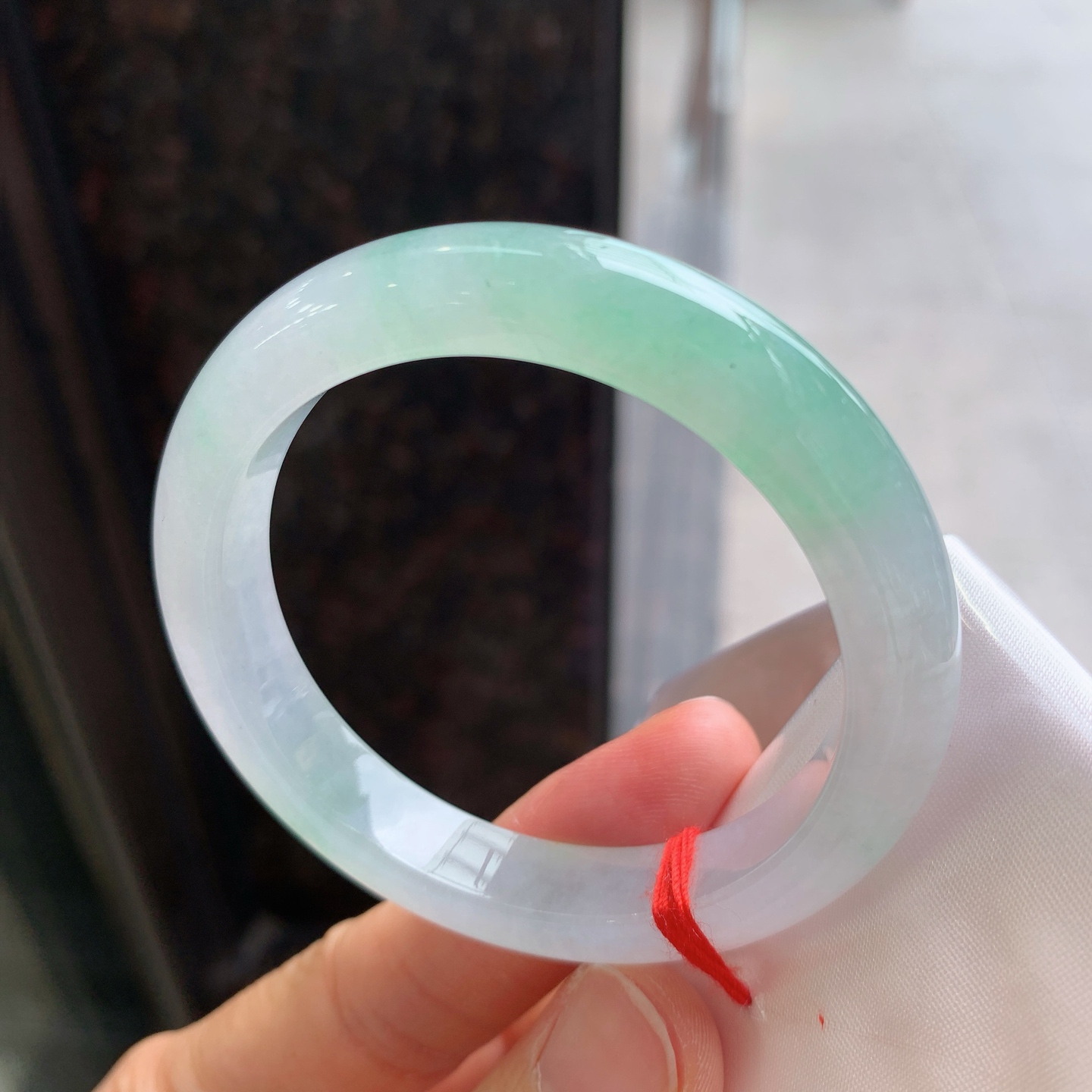 正圈冰飘绿 微棉纹 尺寸：49.8/10/7.9 小圈口