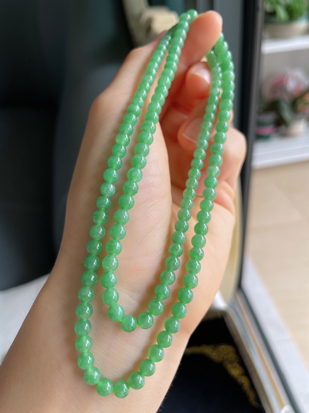 ️，缅甸天然翡翠A货，冰满绿圆珠珠链，尺寸：4.6-5.8mm128颗。【编2062】