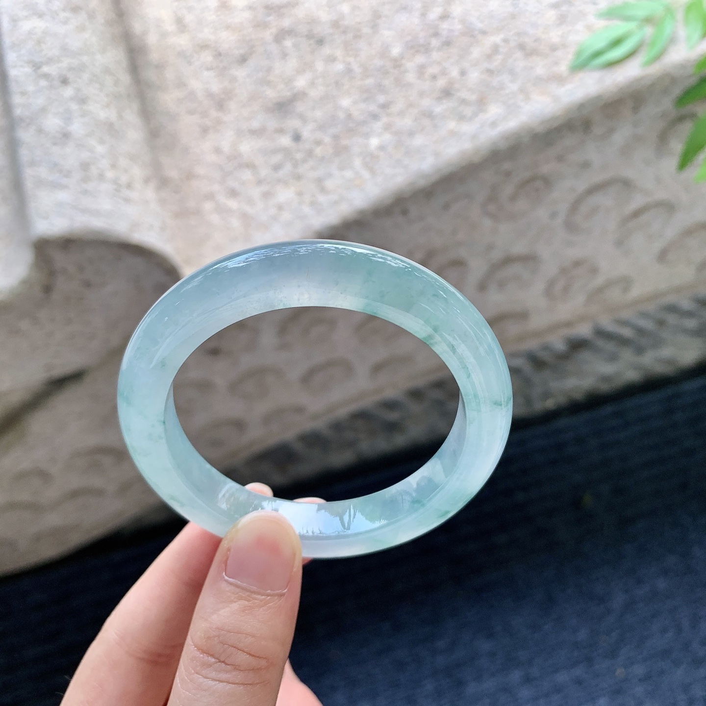 正圈52 53【圈口】53/10.5/9【编码】C5071939【描述】冰糯飘花，水润，种老，细腻，打灯有棉线