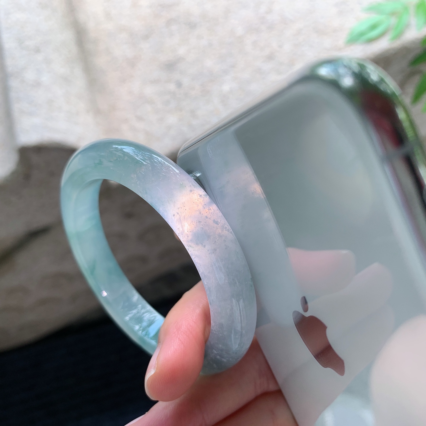 正圈52 53【圈口】53/10.5/9【编码】C5071939【描述】冰糯飘花，水润，种老，细腻，打灯有棉线