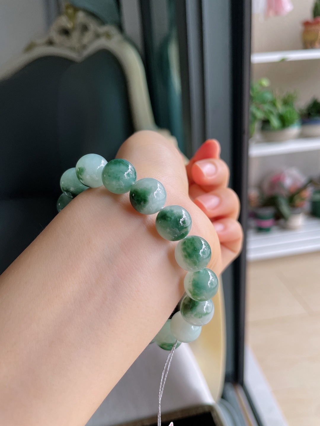天然翡翠A货，冰飘花手串，尺寸：12.2mm。【编2568】