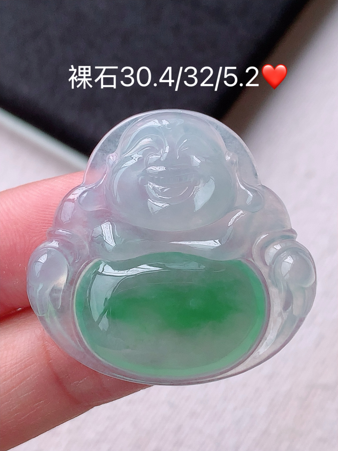 冰飘绿佛公挂件 底子细腻，品相喜悦，佩戴清新优雅，30.4-32-5.2