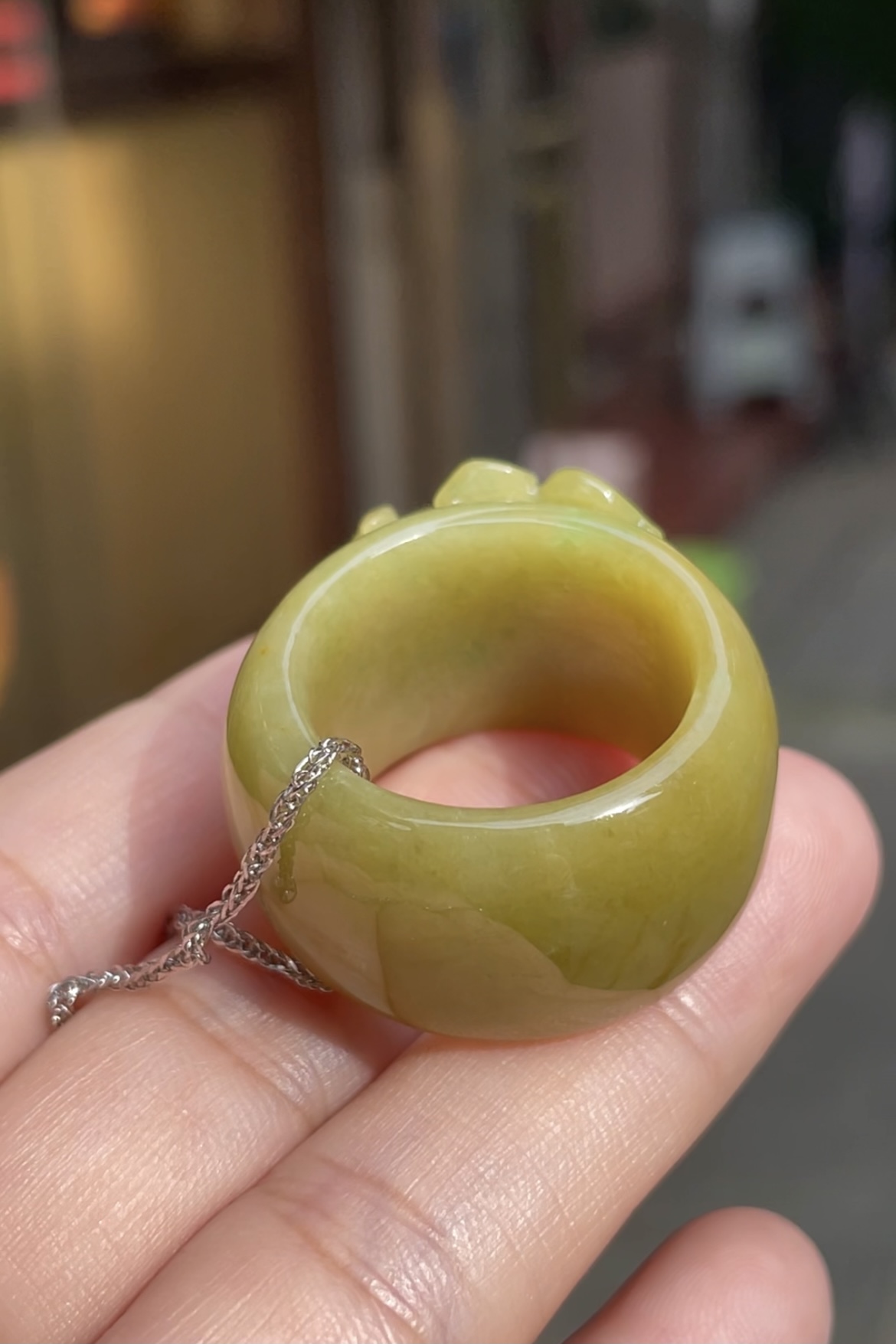 【冰黄+绿，玉指环】大件饱满，玉质细腻，翠色鲜艳，16.1-5.5