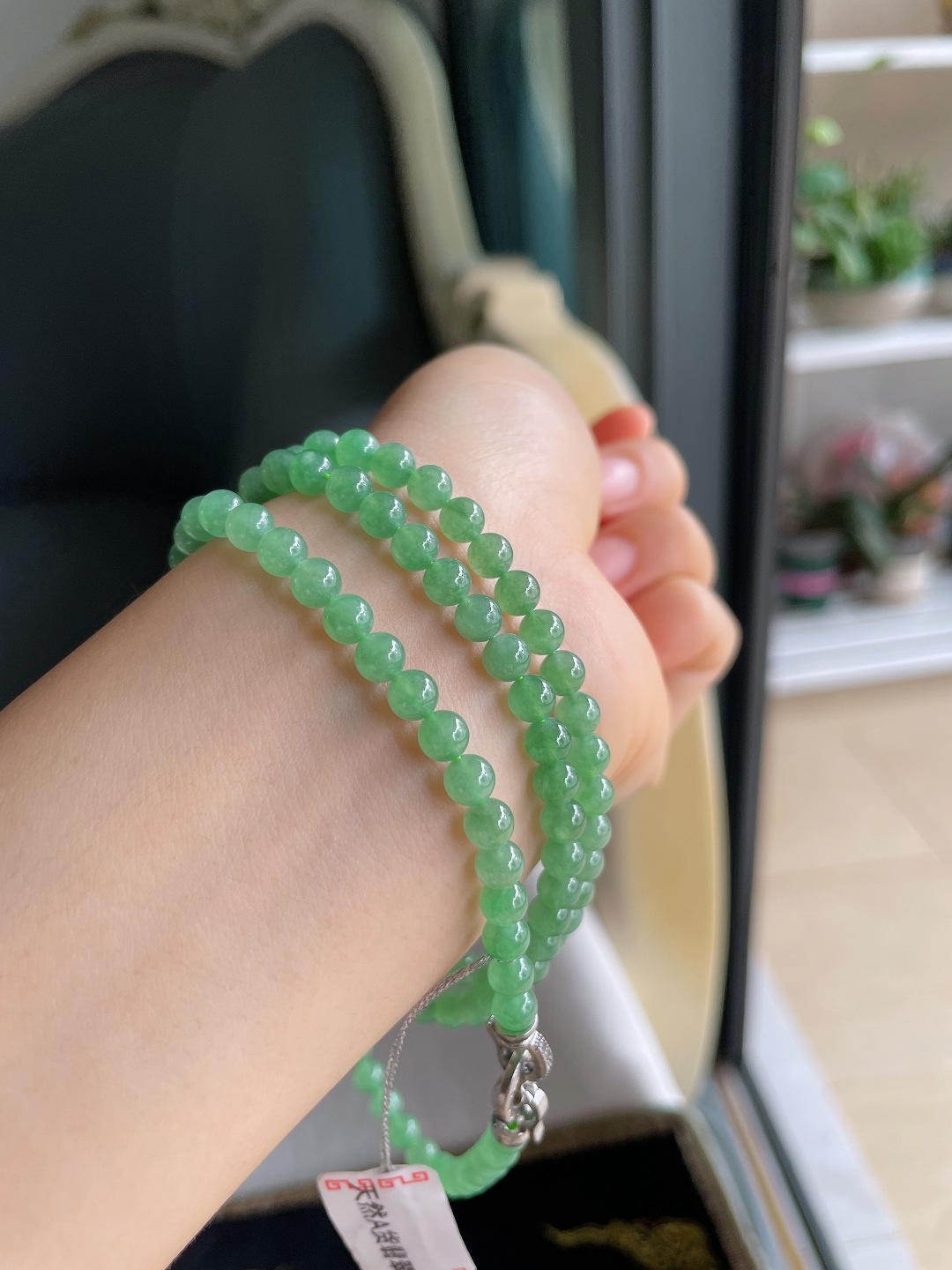 天然翡翠A货，冰满绿油绿珠链，尺寸：5mm128颗。【编4155】