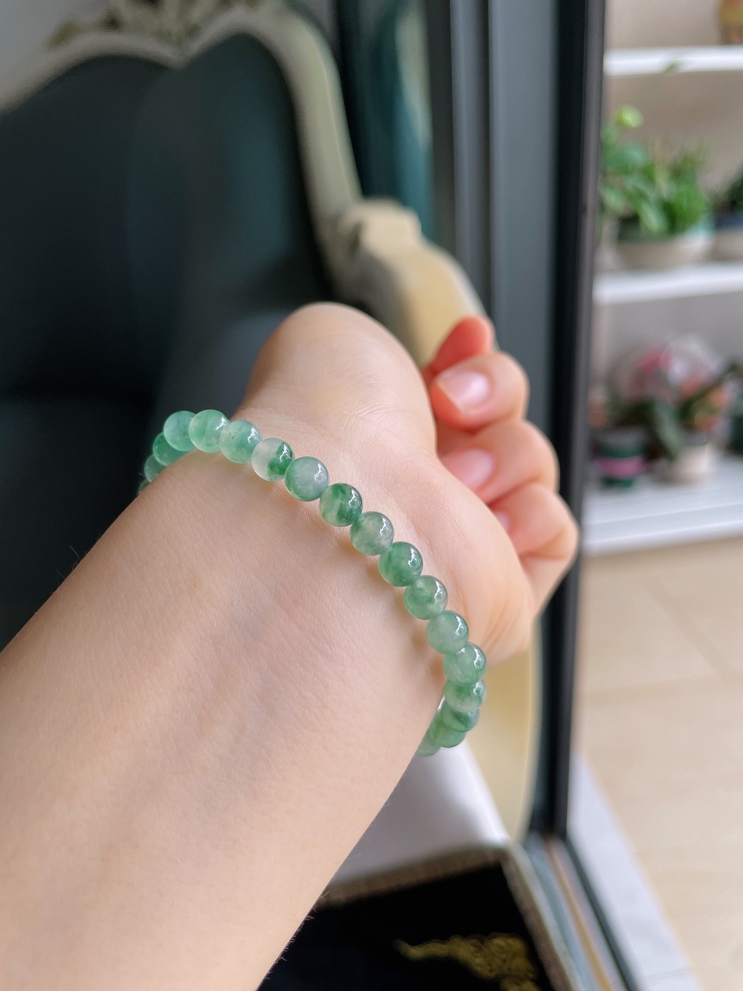 天然翡翠A货，冰飘花手串，尺寸：5.7mm。【编3754】
