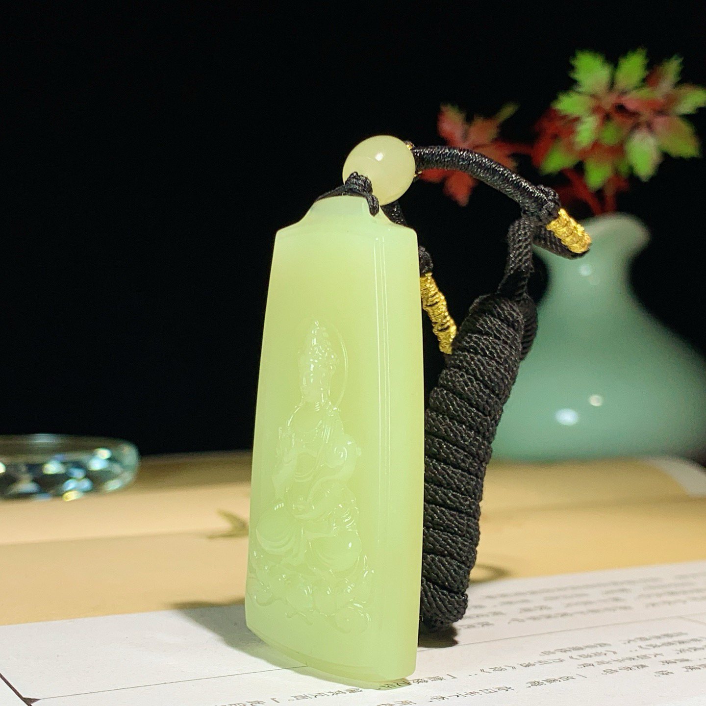 新疆和田玉若羌黄口料坐莲观音挂件 尺寸56/28/9重32.8克，玉质细腻油润 底色纯净 脂粉好，品