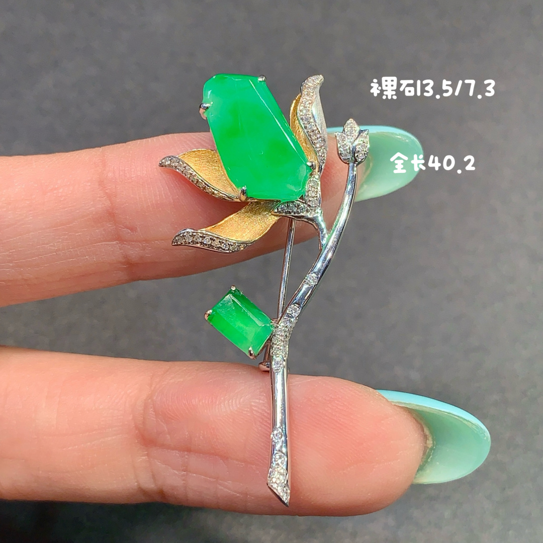 正冰阳绿玉兰花胸针 太好看了，翠色怡人 料子细腻起光，40.2