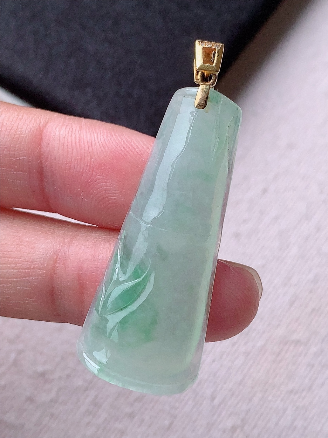 冰飘绿竹节吊坠 种老底子细腻，佩戴优雅迷人，45.3