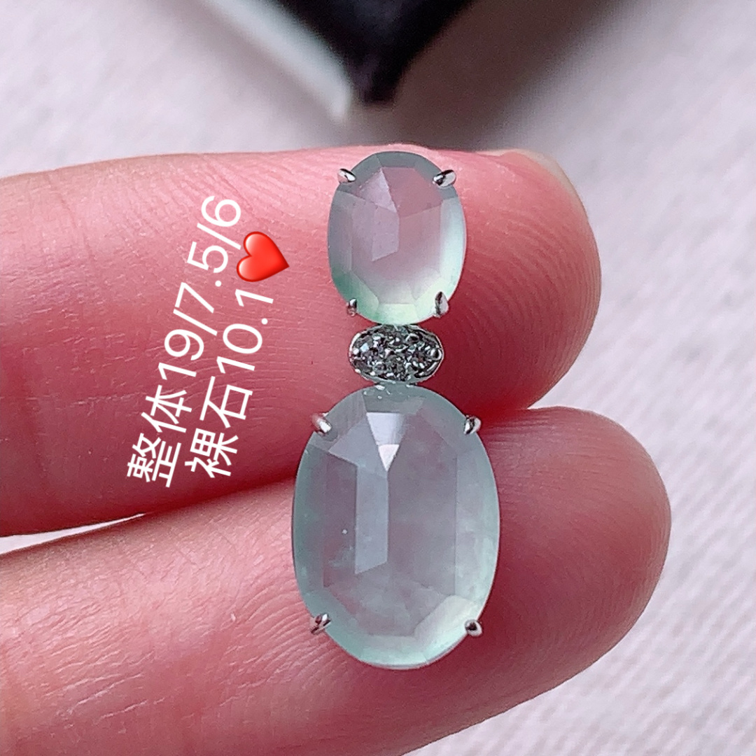 高冰切割面蛋面吊坠冰润起光，底子细腻，佩戴优雅迷人，19-7.5-6