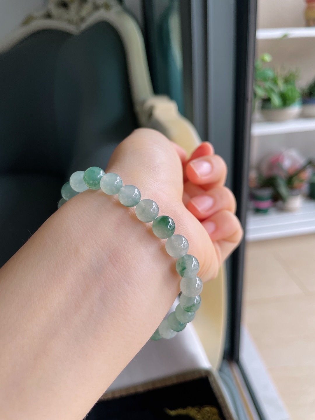 天然翡翠A货，冰飘花手串，尺寸：8mm。【编3781】