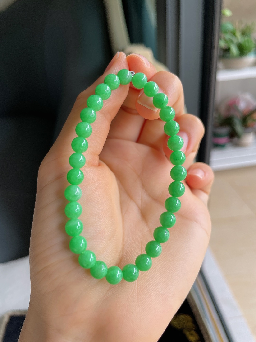 缅甸天然翡翠A货，满色阳绿手串，尺寸：6.1mm。【编3994】