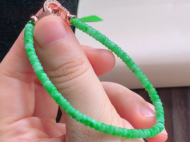 ️ 飘绿手串，度高，尺寸取一3.8-2.0mm，包A附证书