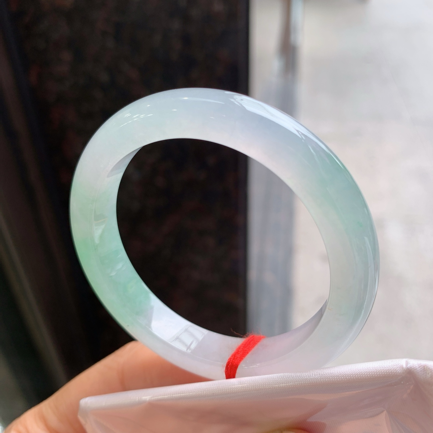 正圈冰飘绿 微棉纹 尺寸：49.8/10/7.9 小圈口