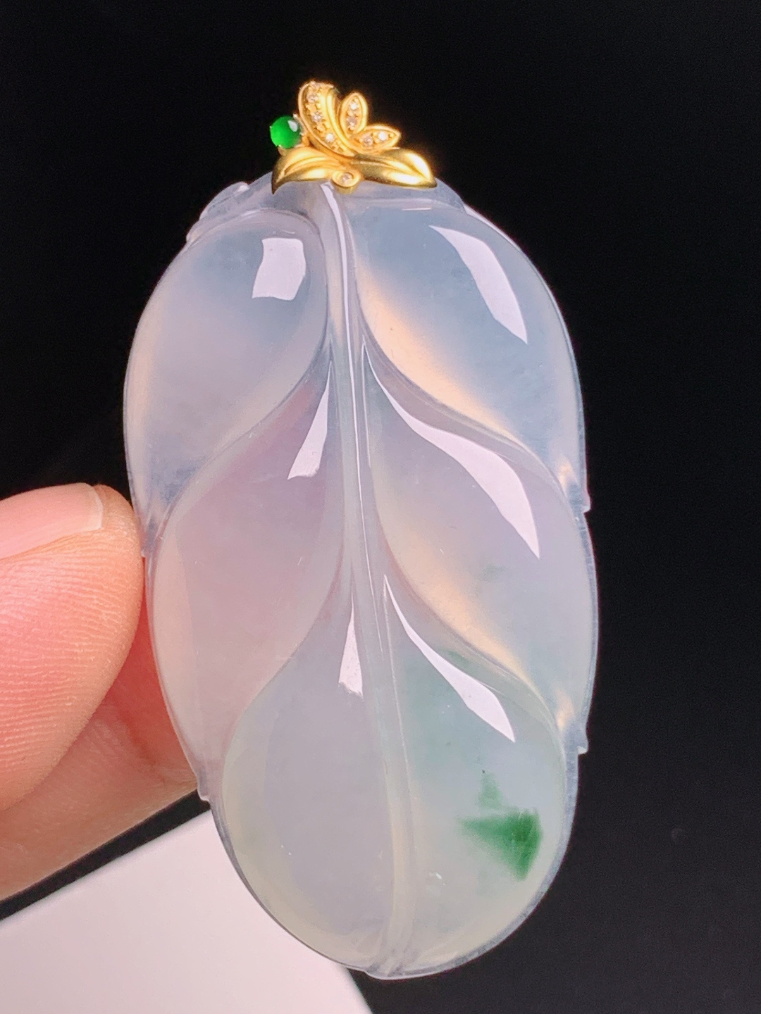 冰飘花树叶吊坠，种水通透花色飘逸，金钻精致扣头，寓意事业有成