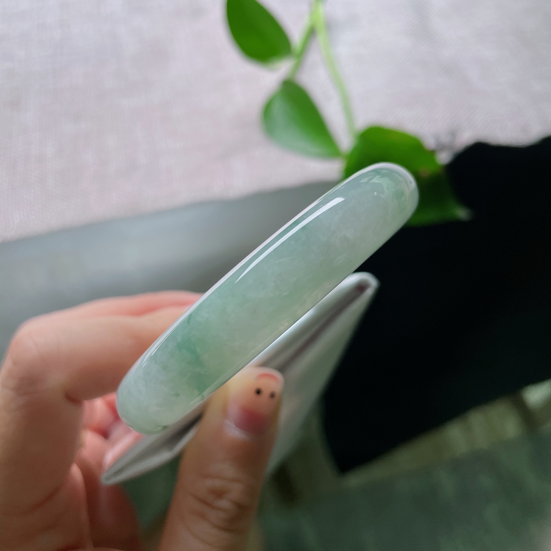 53.3/12.1/8.3，飘花正圈，冰润细腻，沁人心脾，贵气，悠悠的云里有淡淡的诗，晶体，57354a