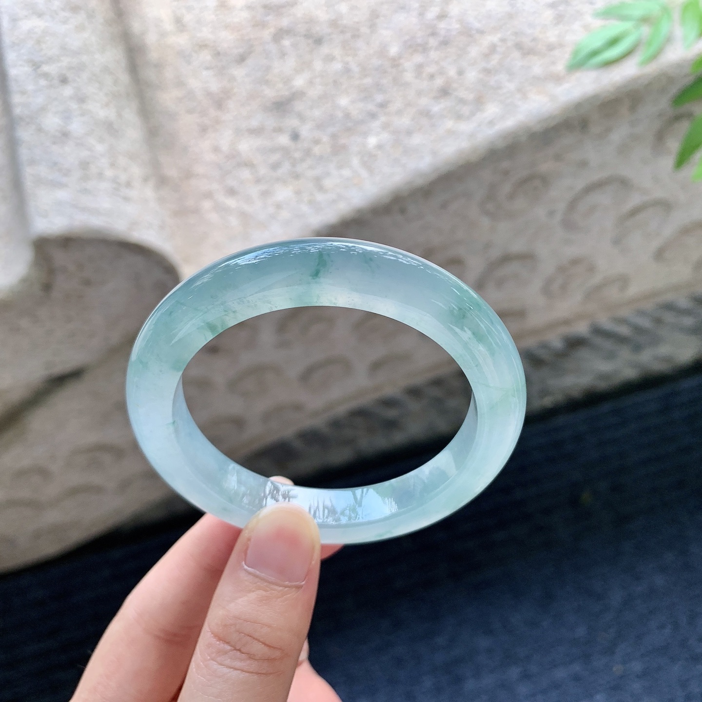 正圈52 53【圈口】53/10.5/9【编码】C5071939【描述】冰糯飘花，水润，种老，细腻，打灯有棉线