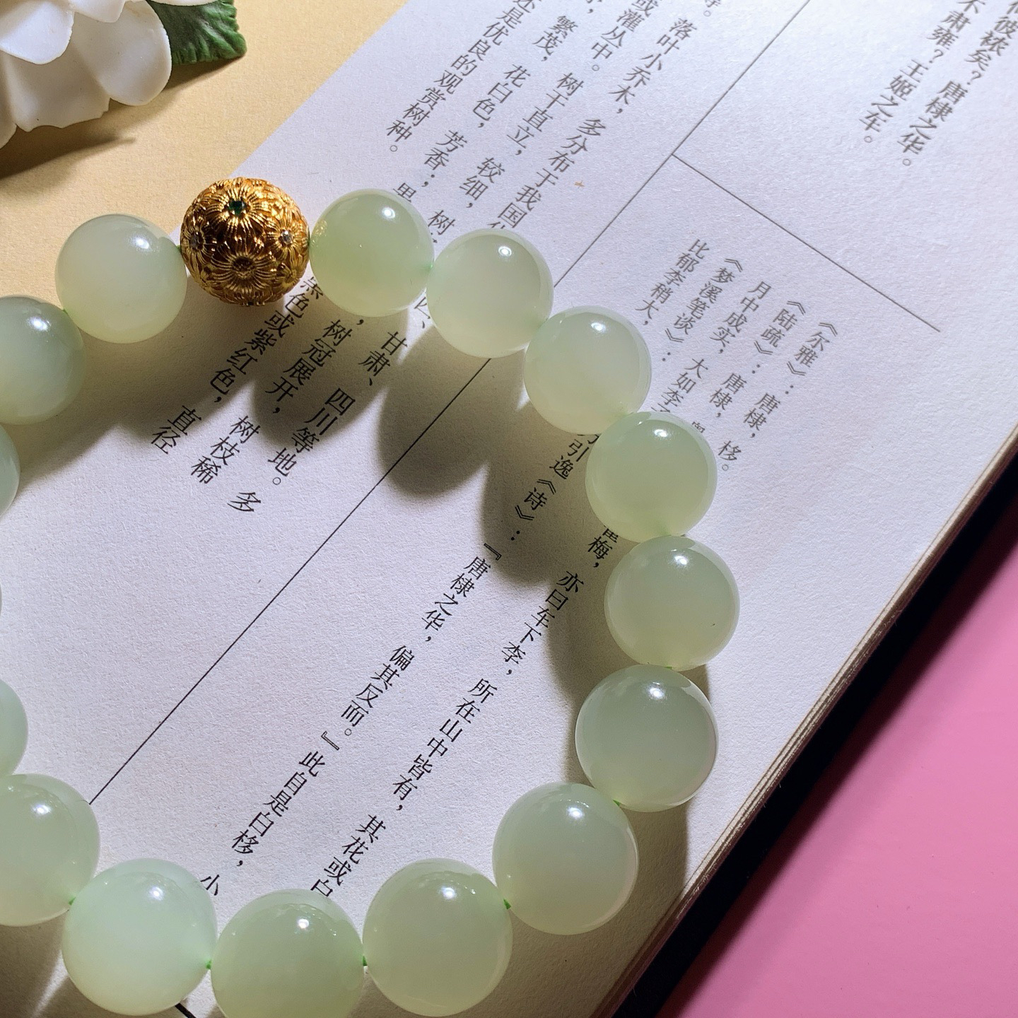 和田玉清水冰低圆珠手串！单颗尺寸12！玉质细腻油润。手推出油。佩戴高端典雅。lt260718