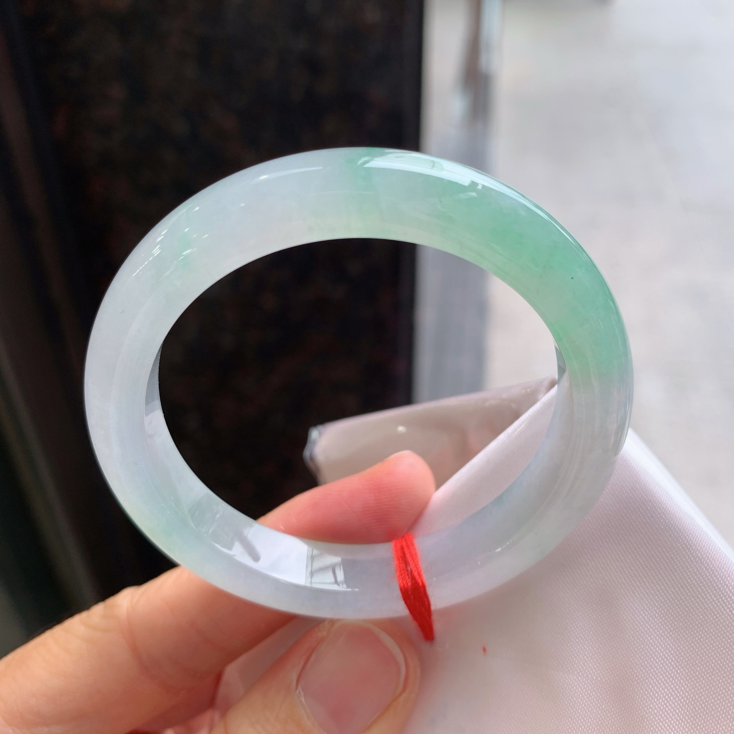 正圈冰飘绿 微棉纹 尺寸：49.8/10/7.9 小圈口