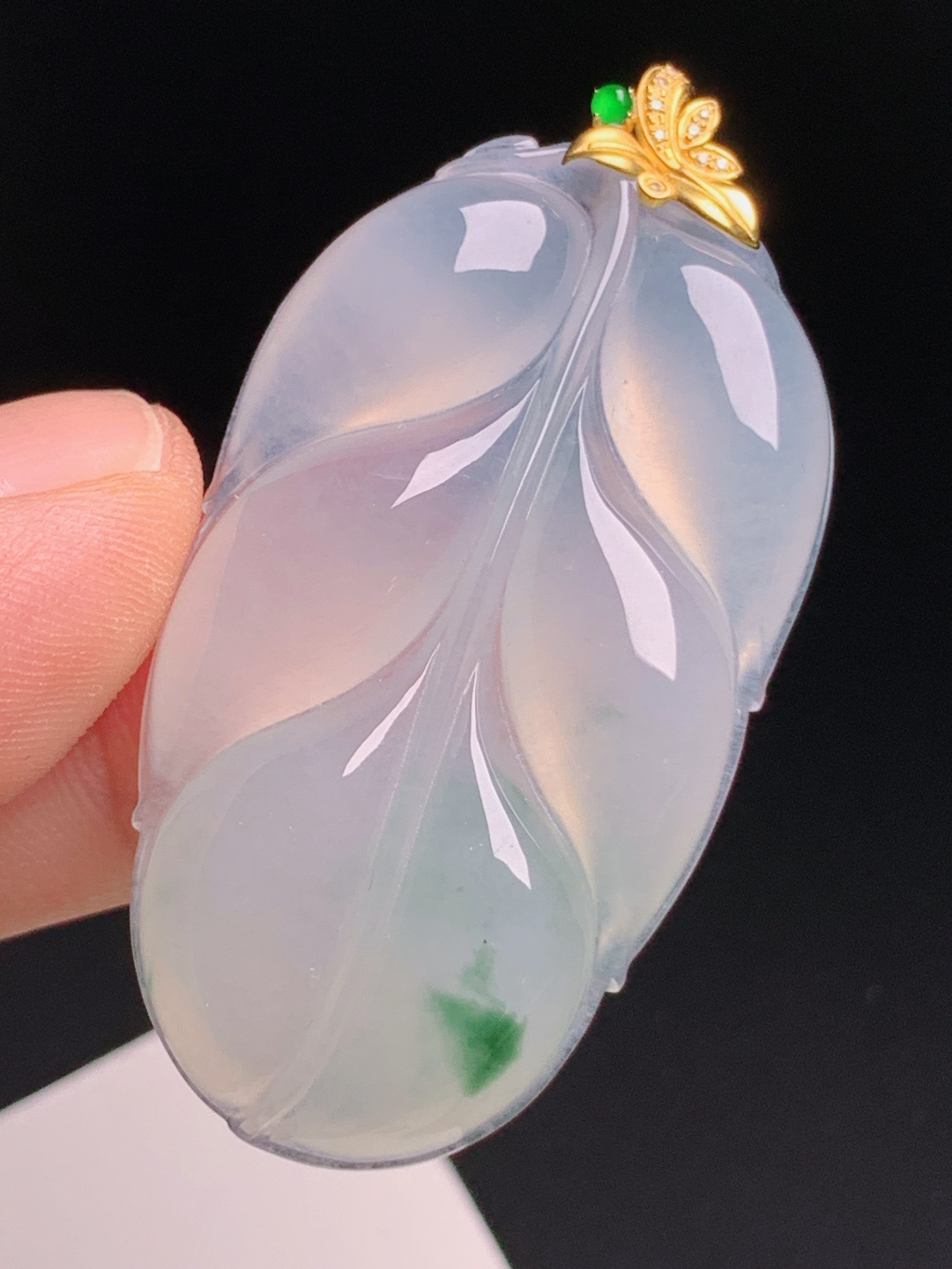 冰飘花树叶吊坠，种水通透花色飘逸，金钻精致扣头，寓意事业有成