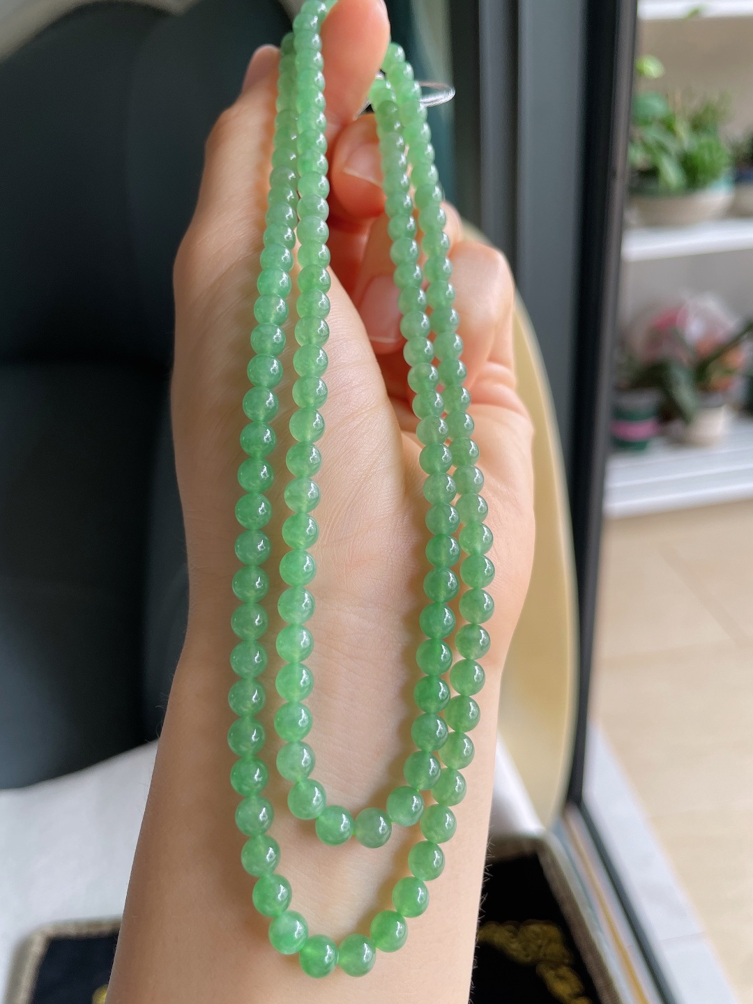 天然翡翠A货，冰满绿油绿珠链，尺寸：5mm128颗。【编4155】
