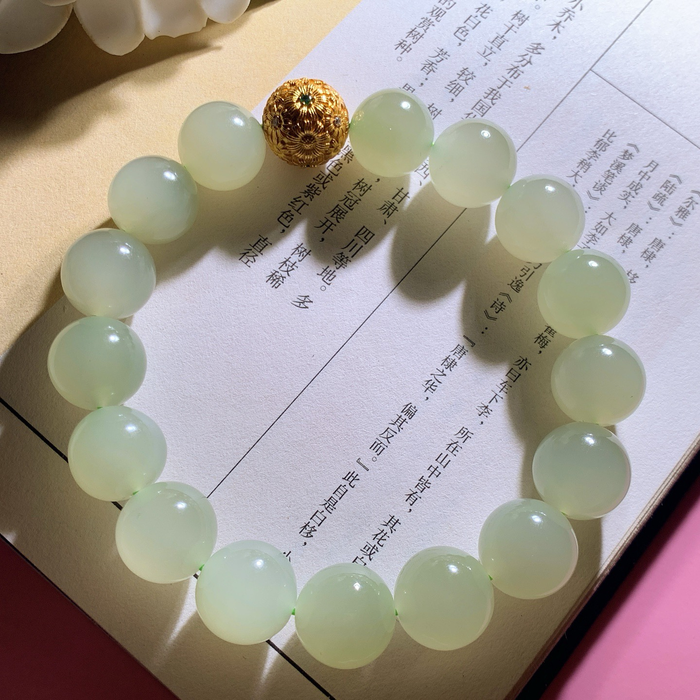 和田玉清水冰低圆珠手串！单颗尺寸12！玉质细腻油润。手推出油。佩戴高端典雅。lt260718