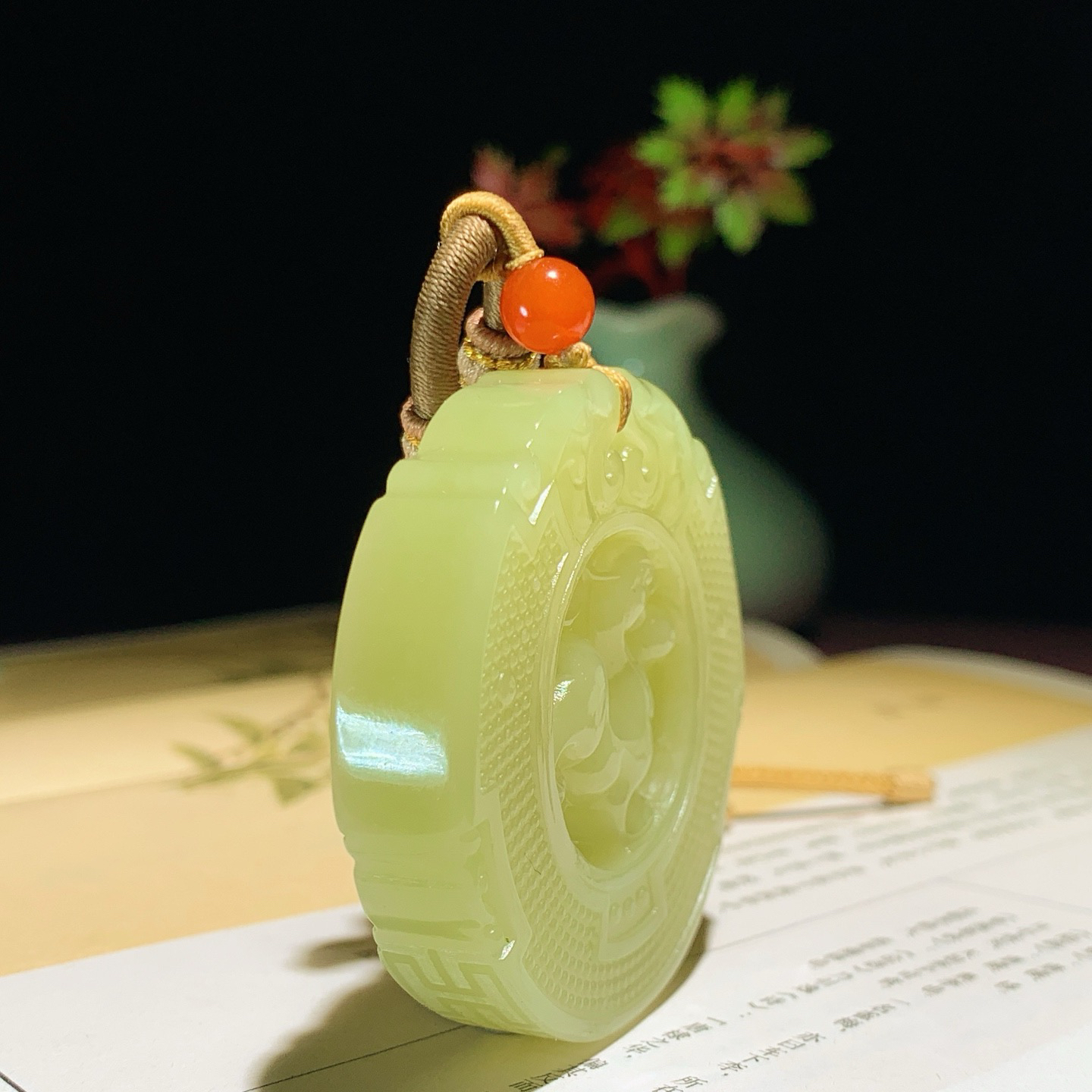 新疆和田玉若羌黄口料仿古龙挂件 尺寸50/10重57克，玉质细腻油润 底色纯净 脂粉好，品质好！lt