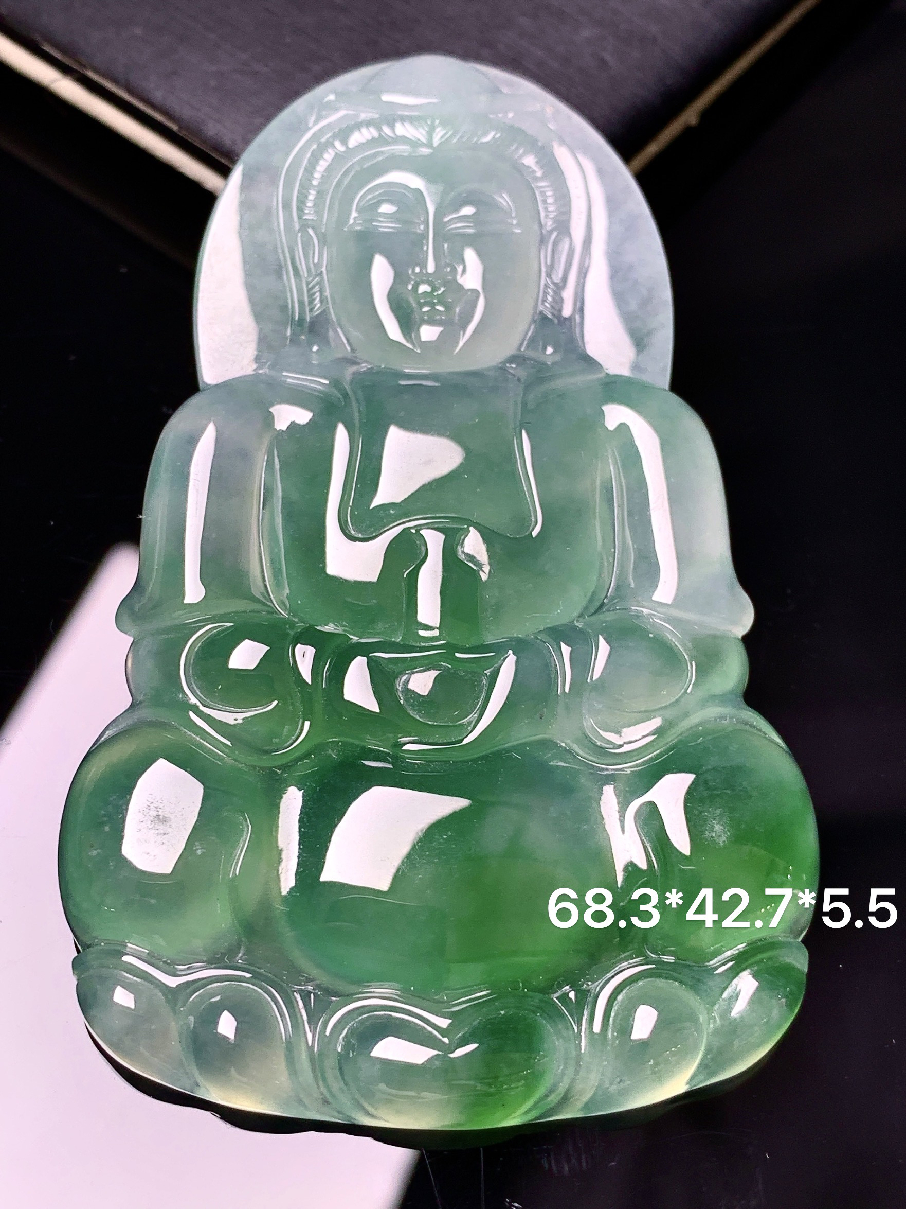 冰飘绿观音菩萨吊坠 玉质细腻 色泽艳丽清新 整体尺寸68.3*42.7*5.5 c1