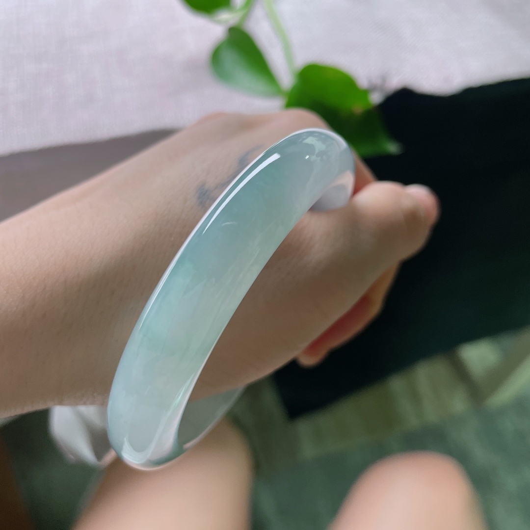 58.2/11.9/8.6，冰蓝紫正圈，是冬日的湖面——静谧、通透，照见人心底的澄澈。无裂，ss56011a