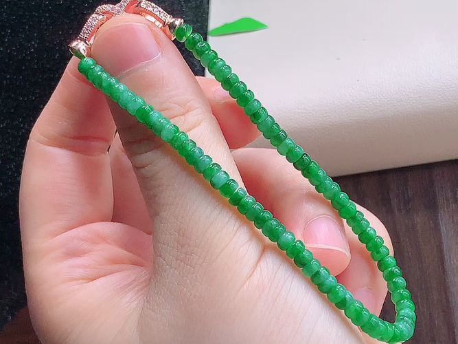 ️ 满绿手串，度高，尺寸取一4.0-2.1mm，包A附证书