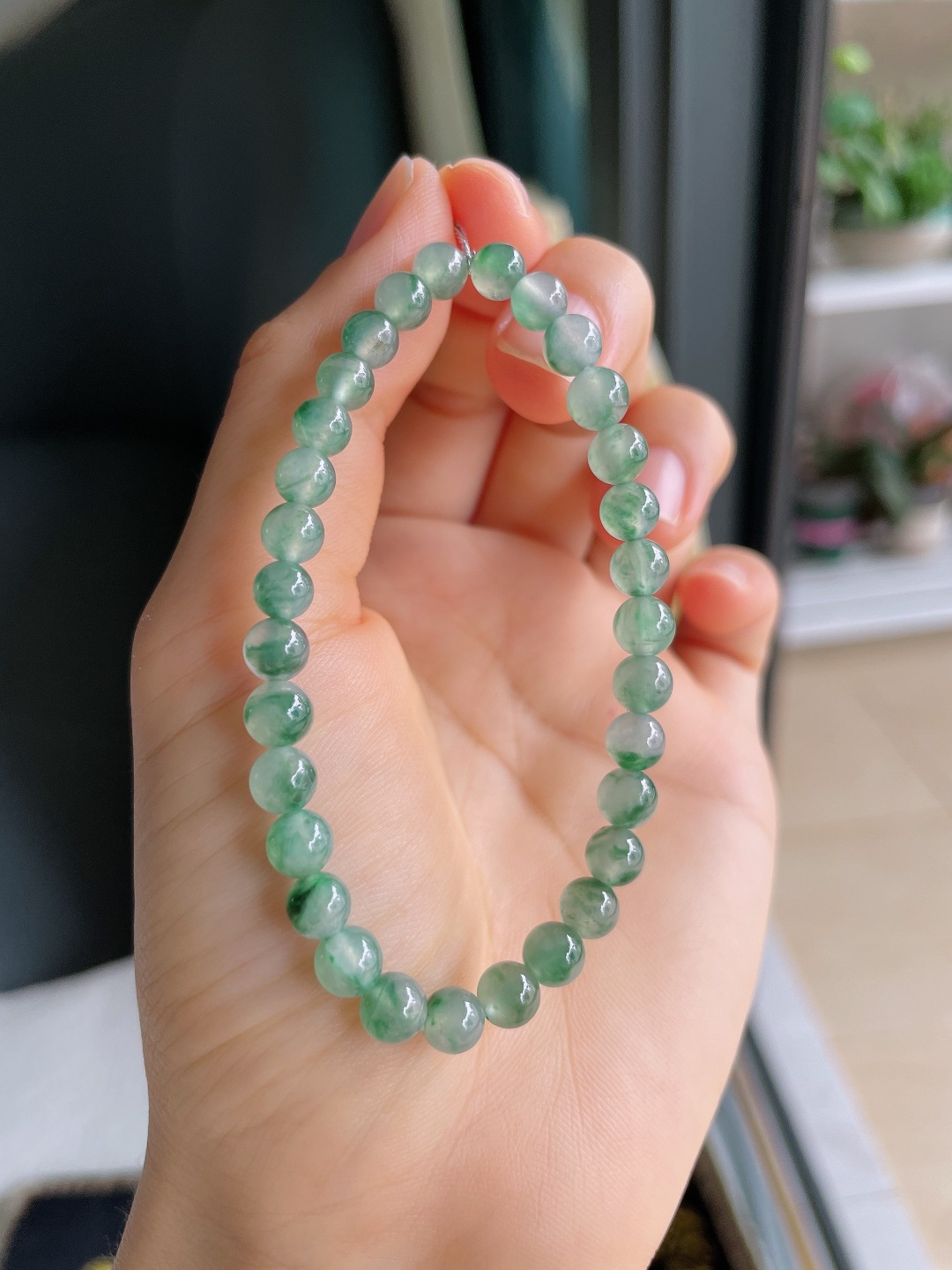 天然翡翠A货，冰飘花手串，尺寸：5.7mm。【编3754】