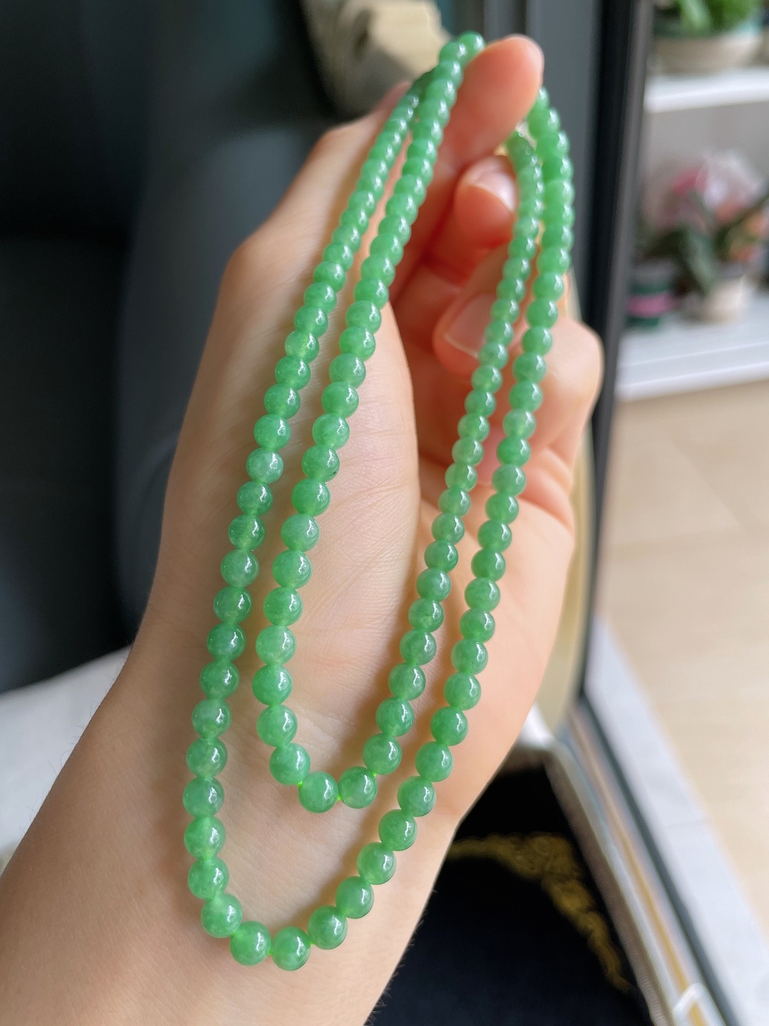 ️，缅甸天然翡翠A货，冰满绿圆珠珠链，尺寸：4.6-5.8mm128颗。【编2062】