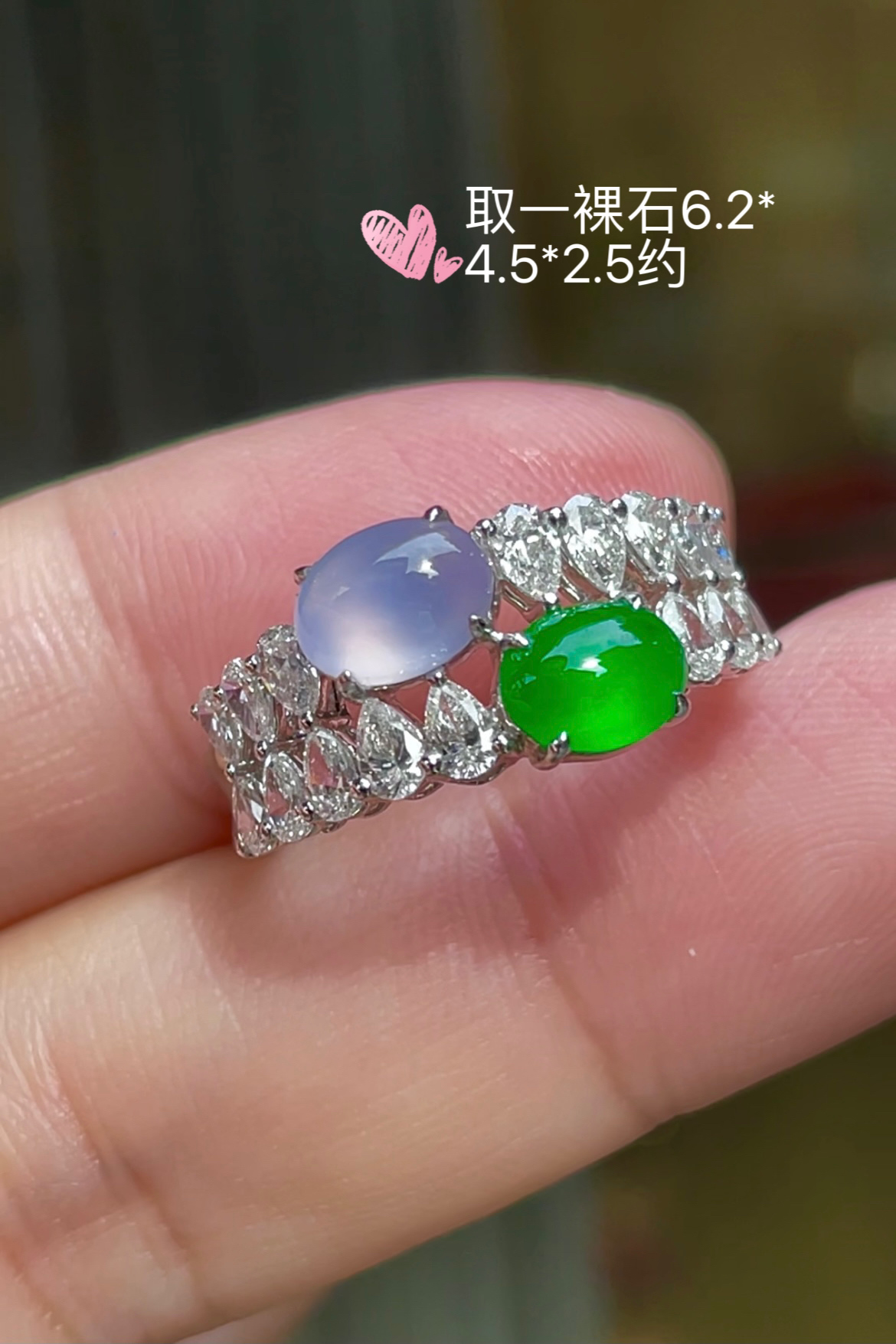 【高冰正阳绿+梦幻紫，戒指】饱满，起莹光，通透水润，玉质细腻，翠色鲜艳，18k金奢华钻石镶嵌️，6