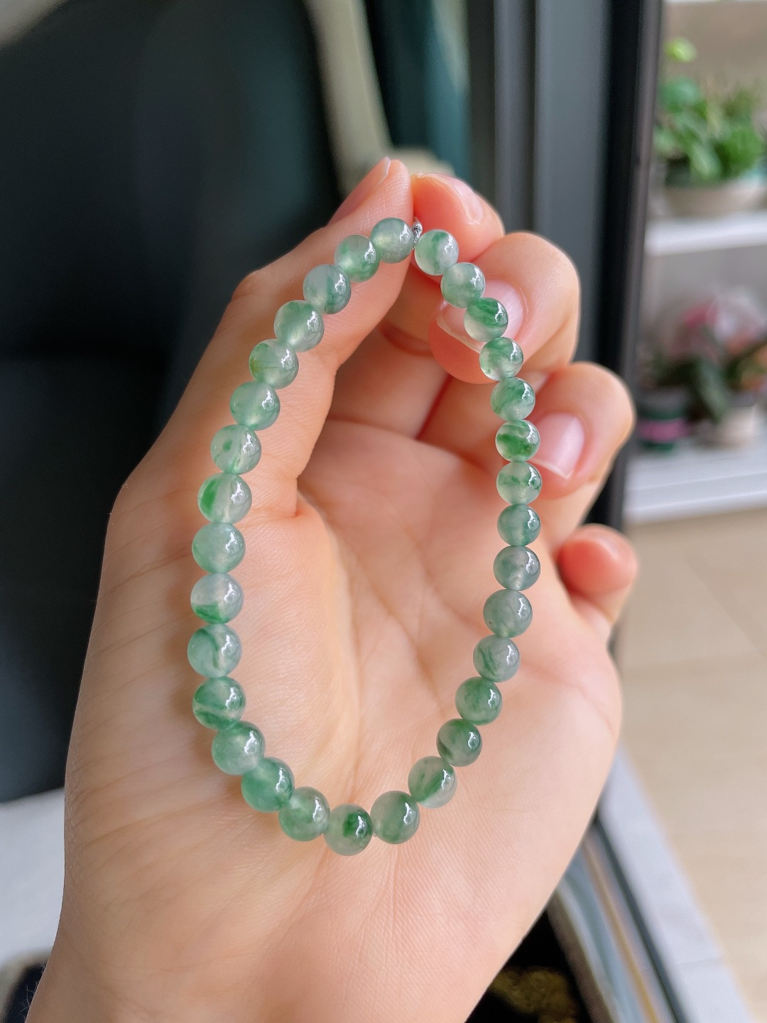 天然翡翠A货，冰飘花手串，尺寸：5.7mm。【编3754】