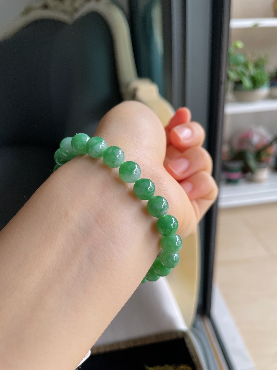 ️，天然翡翠A货，冰满绿手串，尺寸：8mm。【编3735】