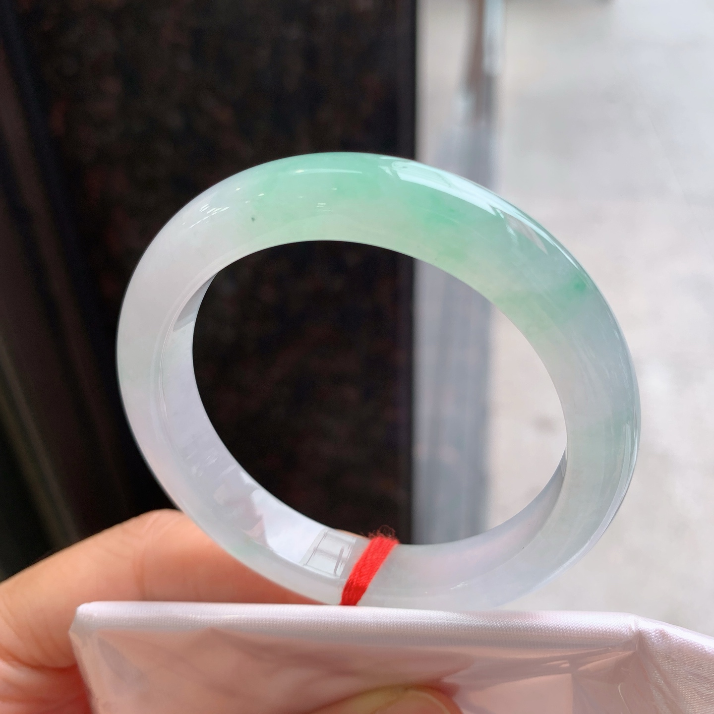 正圈冰飘绿 微棉纹 尺寸：49.8/10/7.9 小圈口